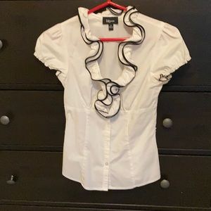 White short sleeve blouse w/elaborate collar